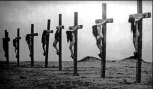 Photo de la crucifixion de filles arméniennes